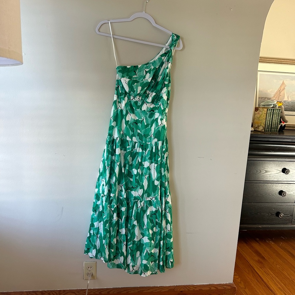 Chic One-Shoulder Green and White Dress